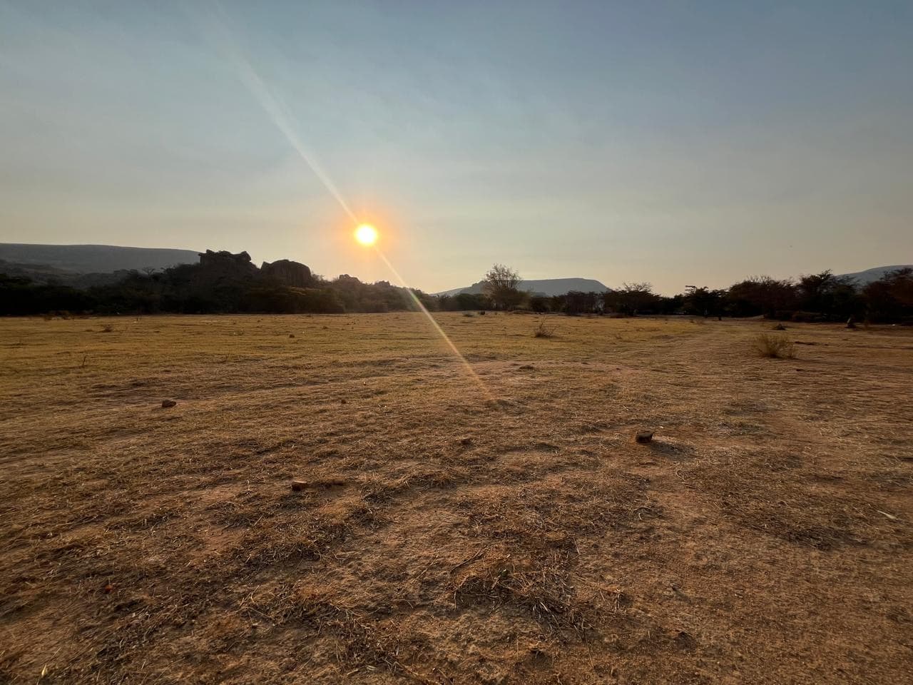 Vende-se magnífico terreno na zona mas nobre do lubango -Mapunda depôs do le chalet . - Imagem 1