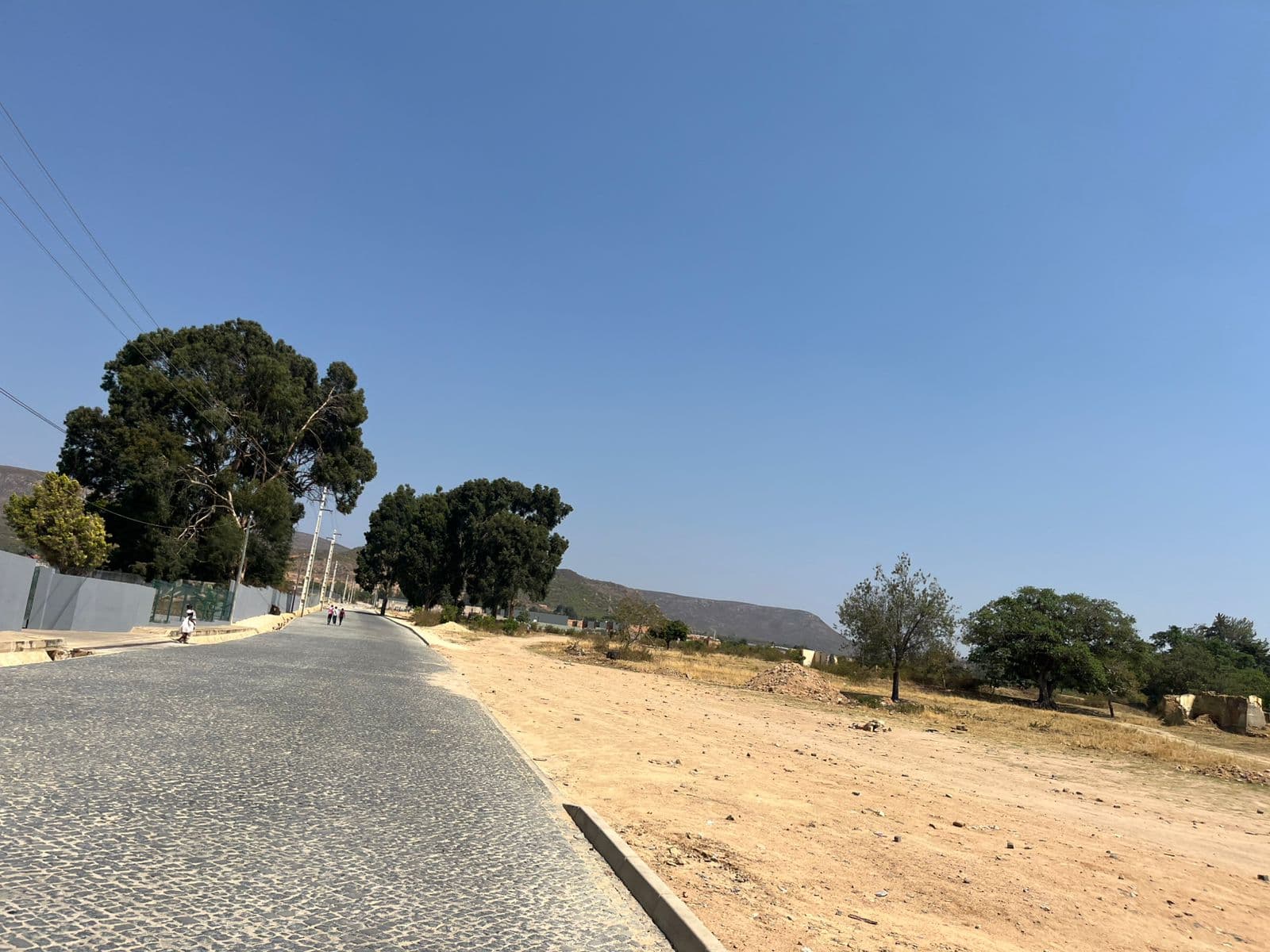 Vende-se Terreno na área nobre da cidade do Lubango ,Mapunda - Imagem 1