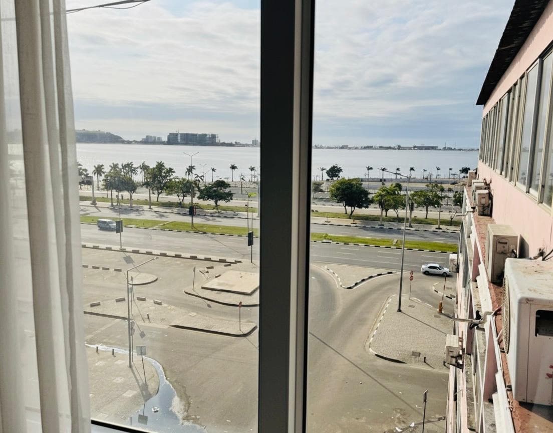 Vender apartamento T2 na Marginal de Luanda ,alto padrão . - Imagem 1