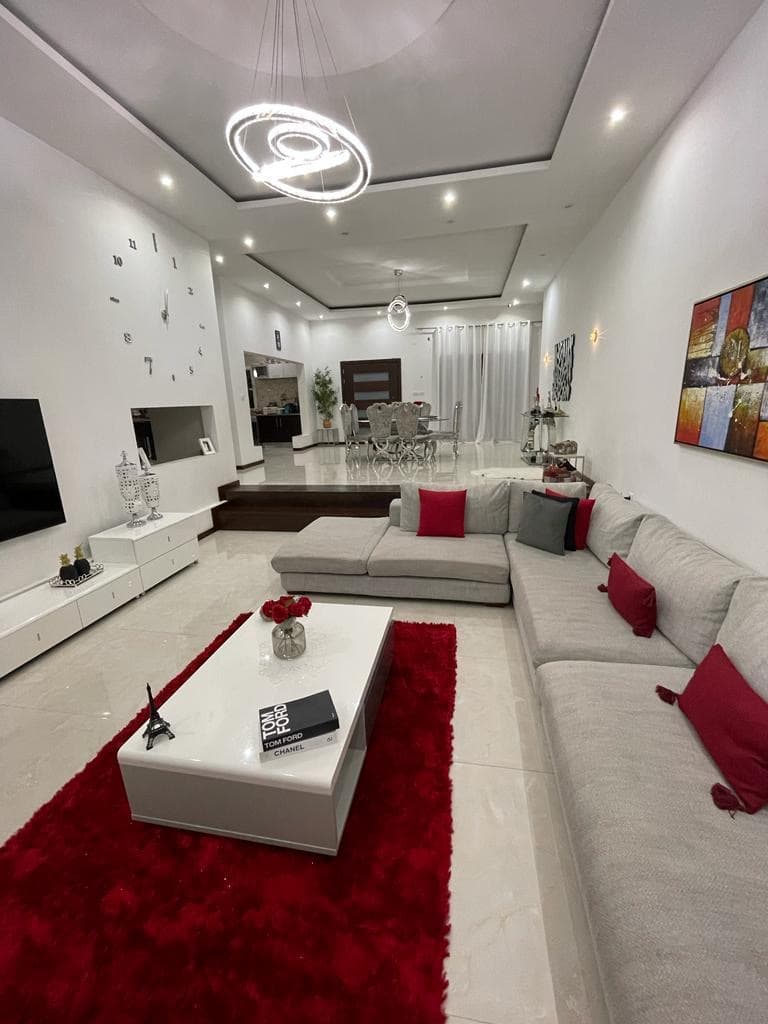 Vende-se vivenda V4 junto ao estádio da Tundavala - Imagem 1