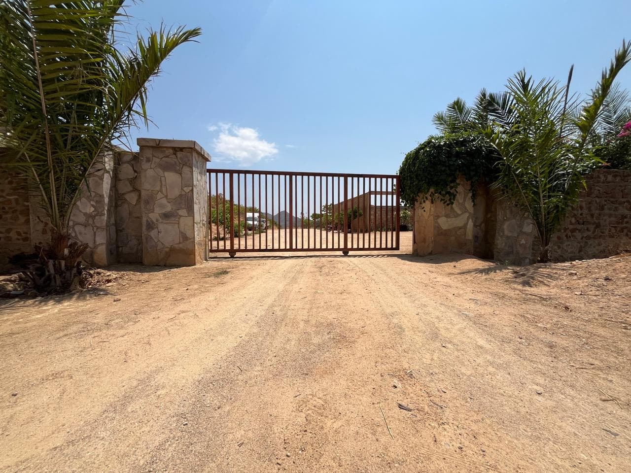 Vende-se fazenda zona nobre do lubango no Mapunda com espaço que da a vista para para a Cidade. - Imagem 1