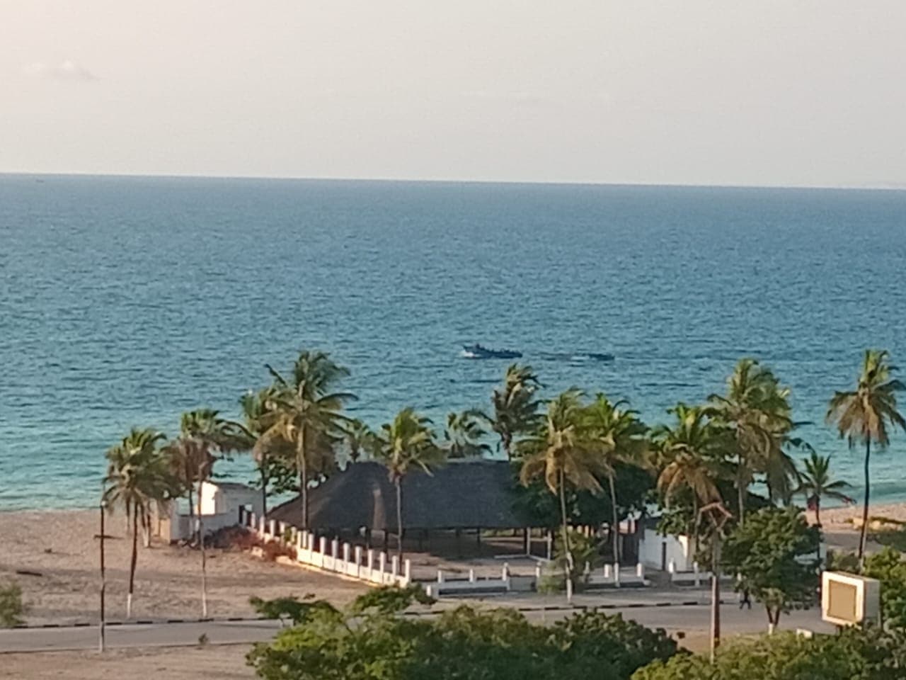 vende-se espaço comercial em Porto Amboim kuanza sul Beira mar - Imagem 1