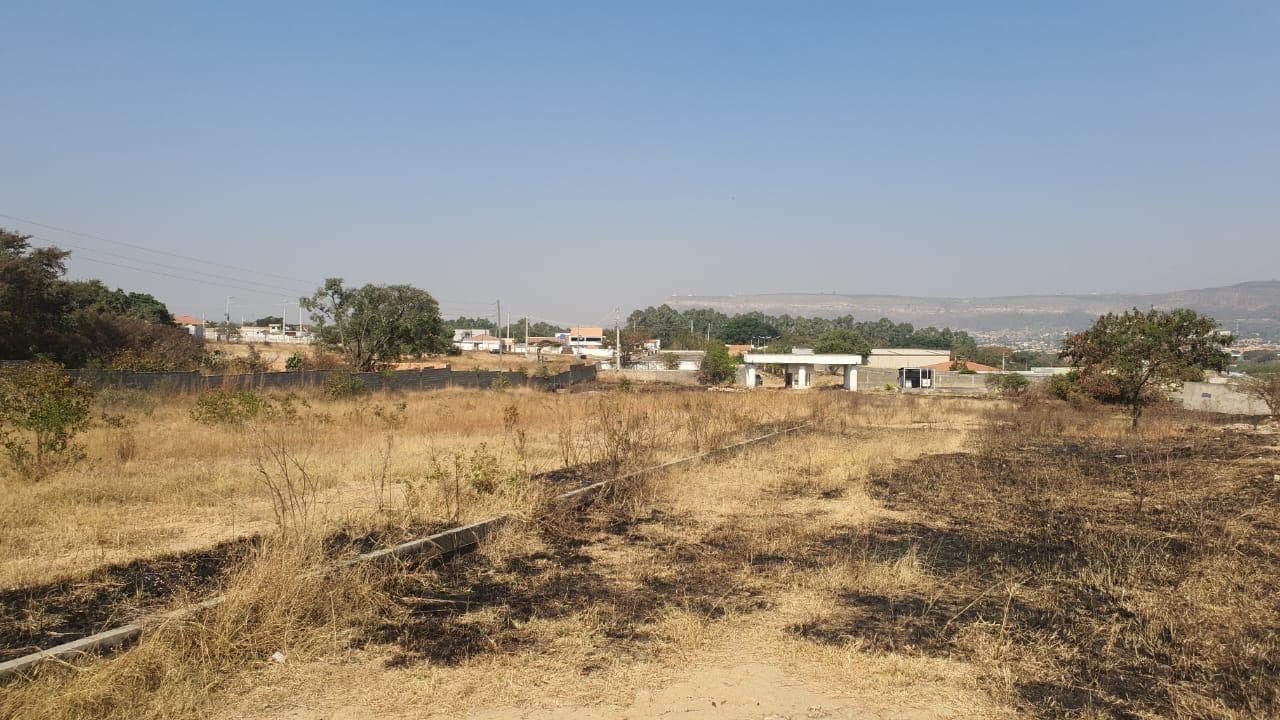 Vende-se condomínio Villa da mapunda Lubango. - Imagem 1