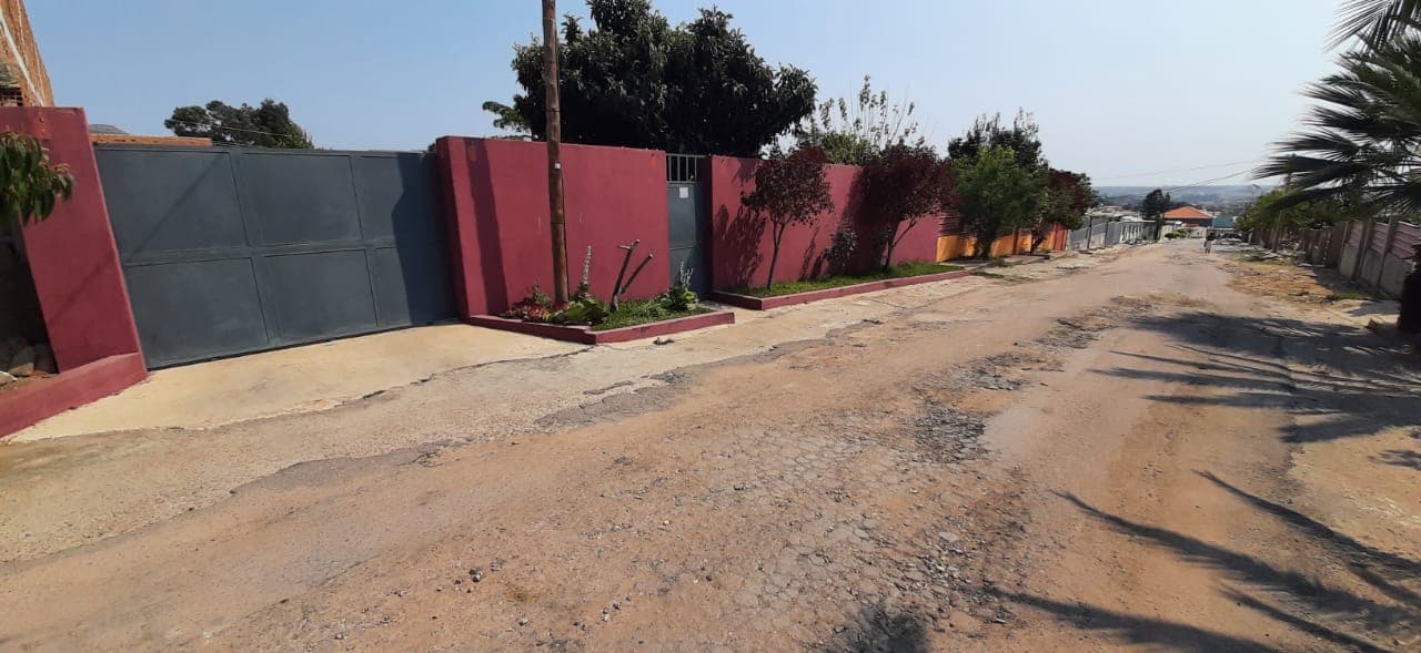 VENDE-SE VIVENDA V3 NO LUBANGO SENHORA DO MONTE - Imagem 1