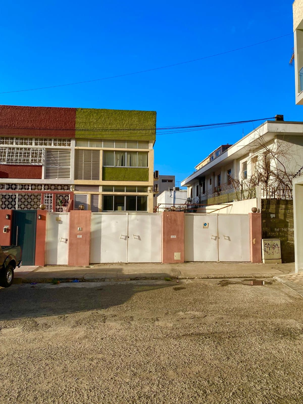 VENDE-SE VIVENDA V3 DUPLEX NO PRESTIGIADO BAIRRO DO ALVALADE - Imagem 1